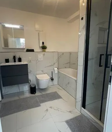 شقة Gemuetlichkeit Am Rhein Koeln Bonn Messe *