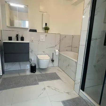 Gemuetlichkeit Am Rhein Koeln Bonn Messe شقة