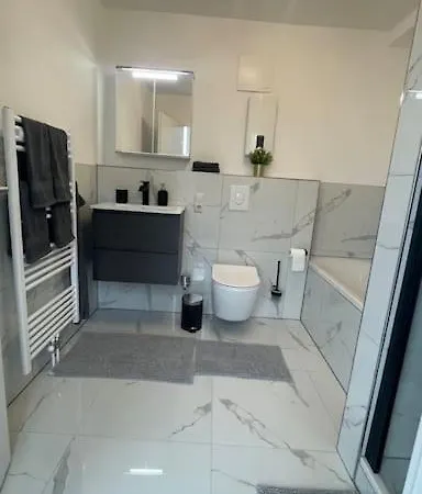 Gemuetlichkeit Am Rhein Koeln Bonn Messe شقة